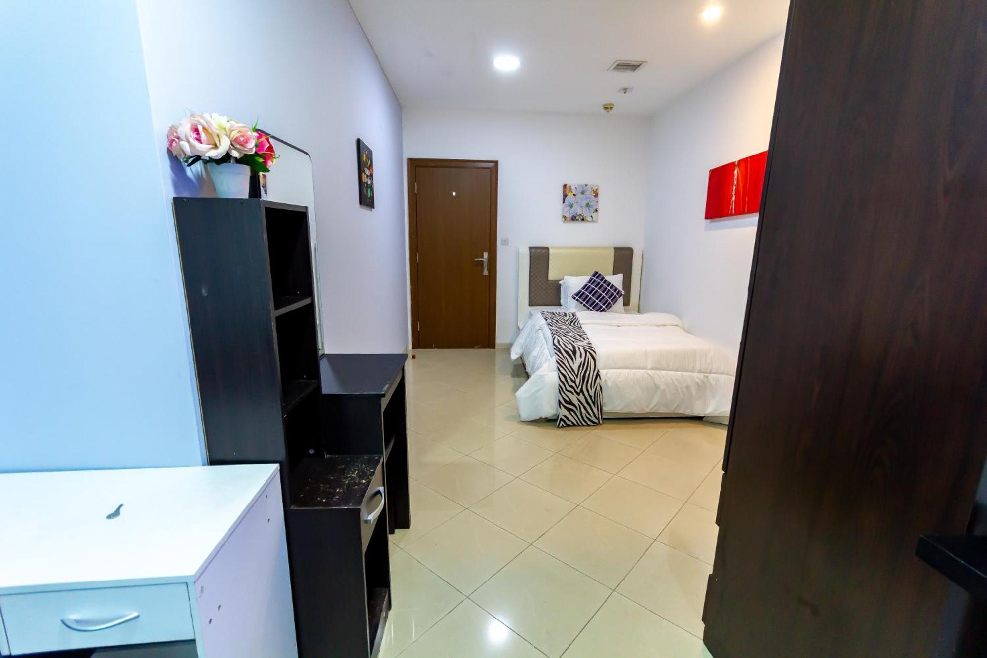 Big Rooms For ' Girls ' Only At Dubai, Marina Exterior photo