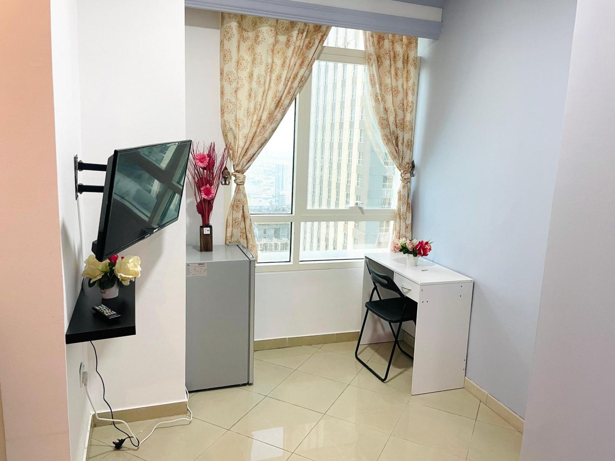Big Rooms For ' Girls ' Only At Dubai, Marina Exterior photo