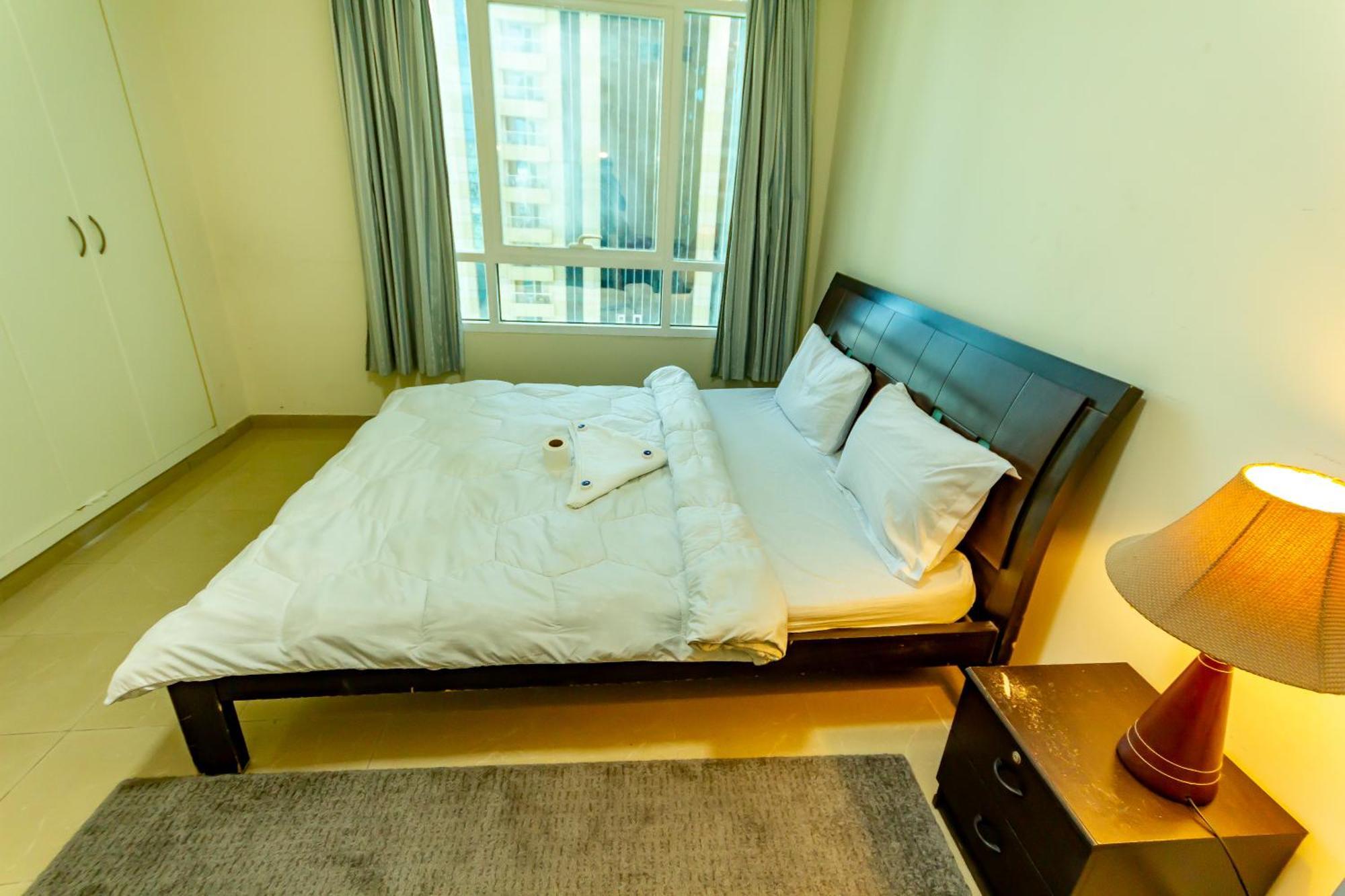 Big Rooms For ' Girls ' Only At Dubai, Marina Exterior photo