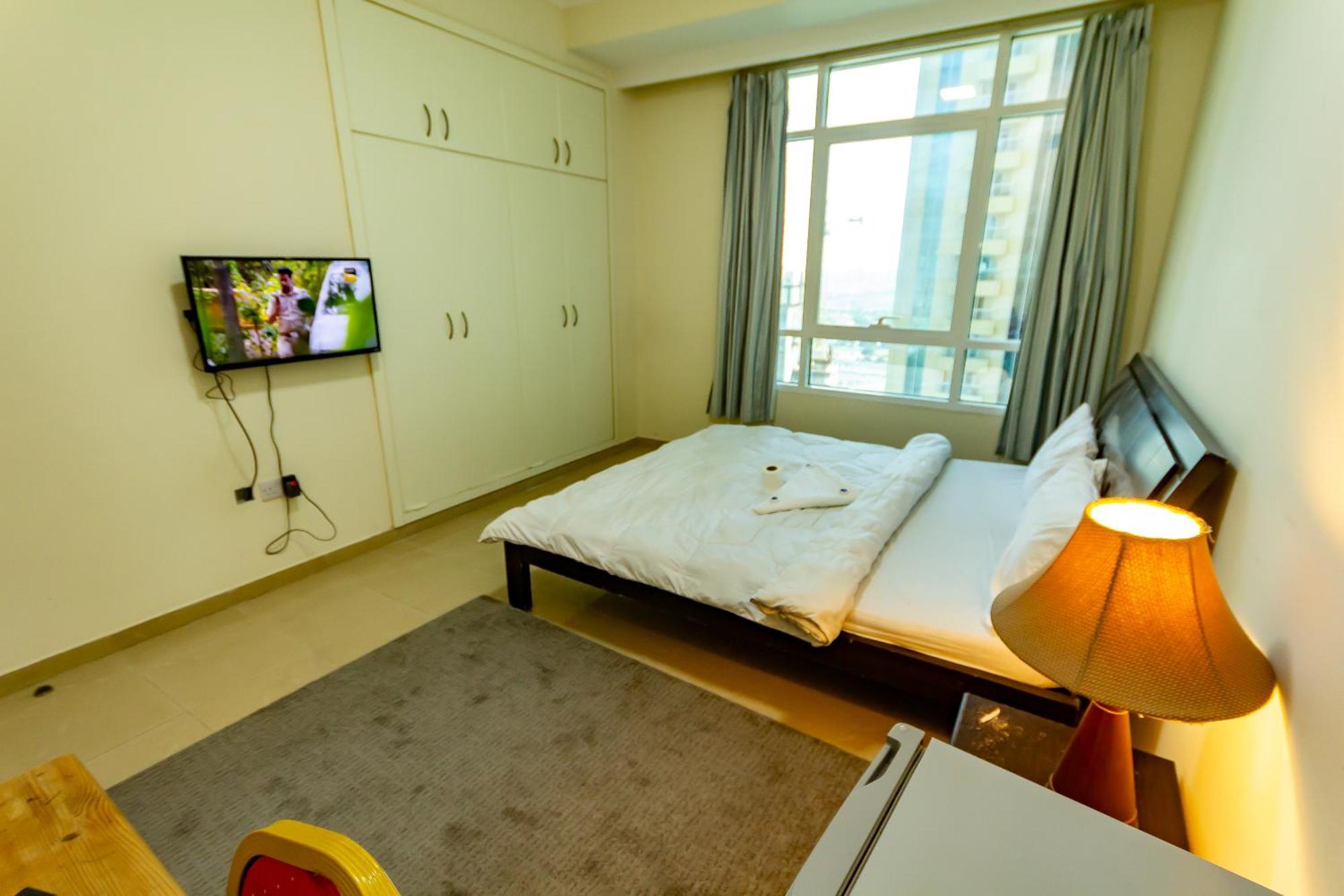 Big Rooms For ' Girls ' Only At Dubai, Marina Exterior photo