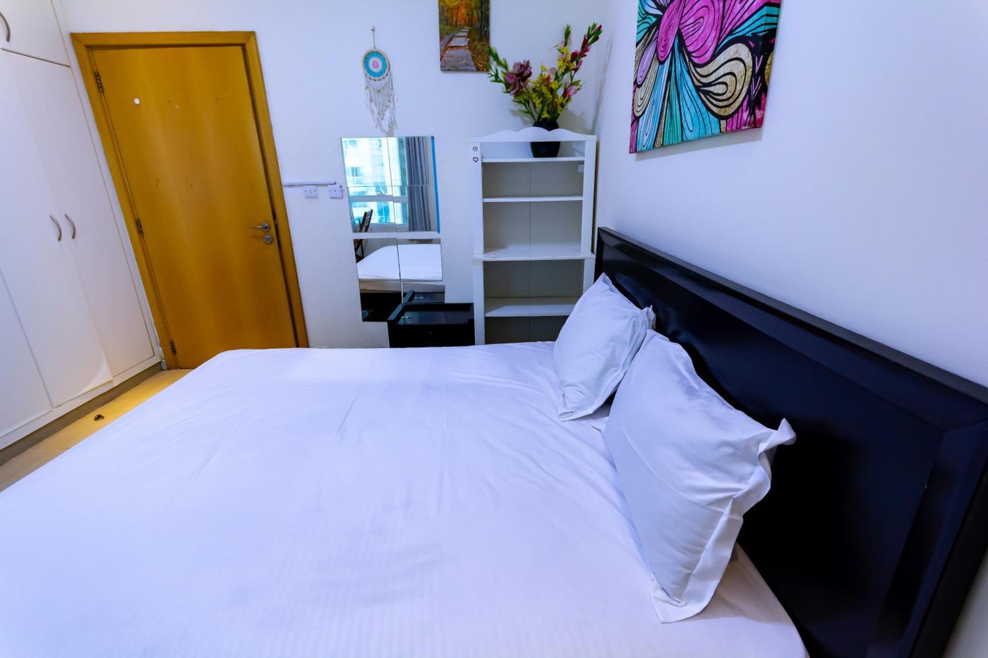 Big Rooms For ' Girls ' Only At Dubai, Marina Exterior photo
