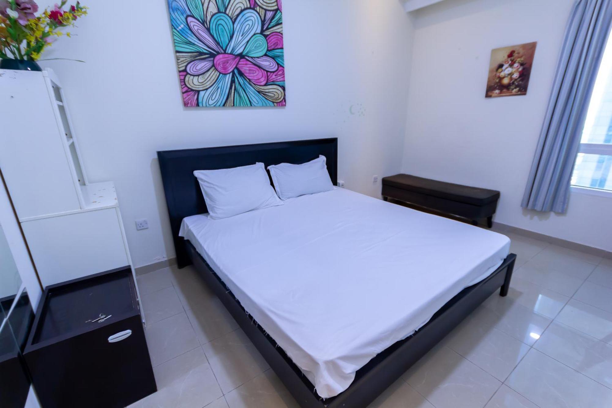 Big Rooms For ' Girls ' Only At Dubai, Marina Exterior photo