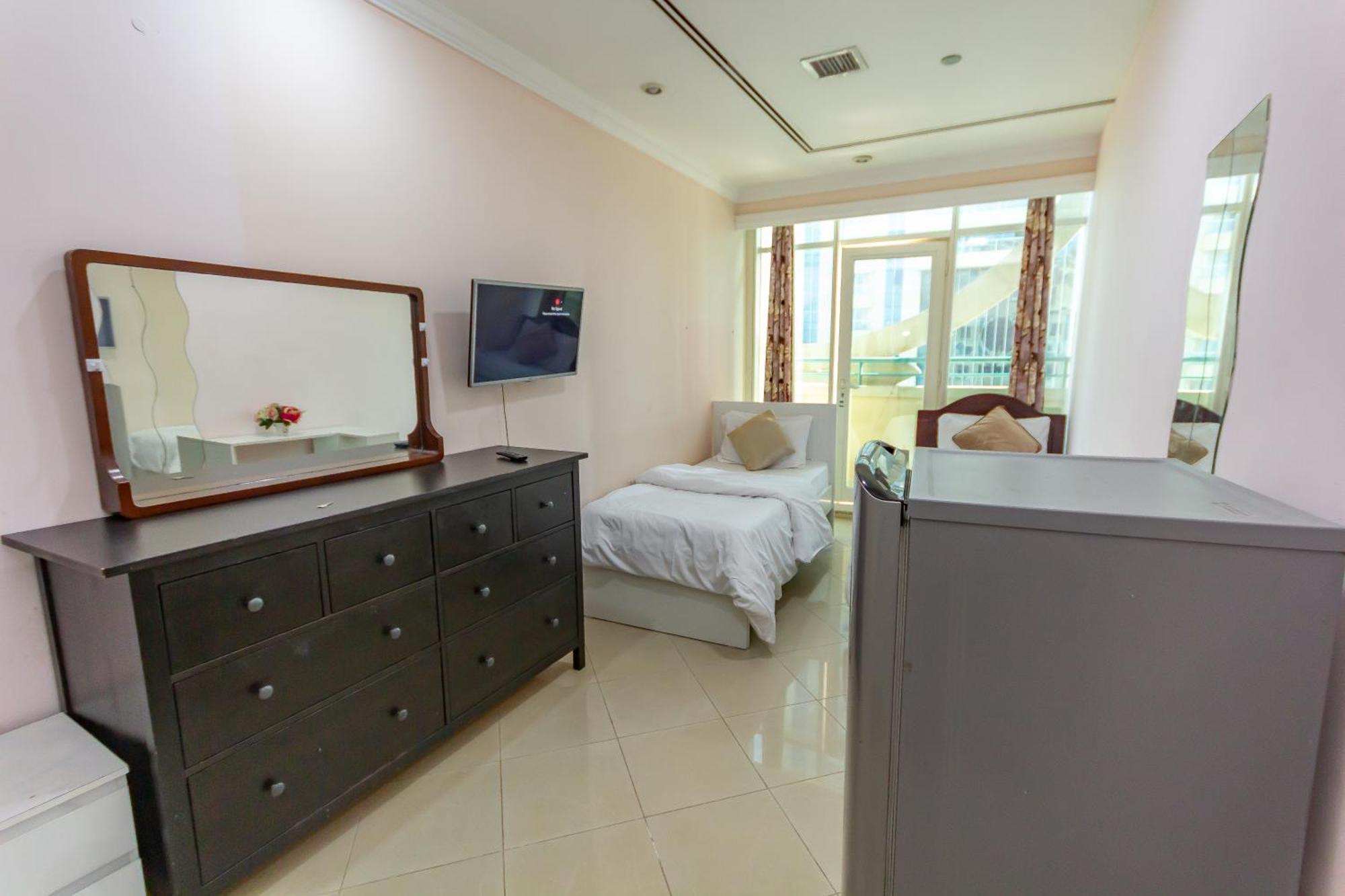 Big Rooms For ' Girls ' Only At Dubai, Marina Exterior photo