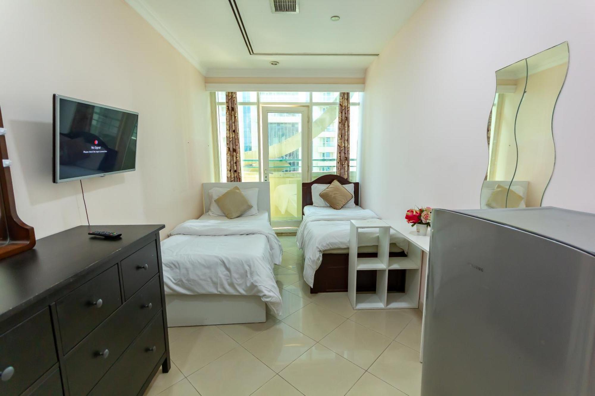 Big Rooms For ' Girls ' Only At Dubai, Marina Exterior photo
