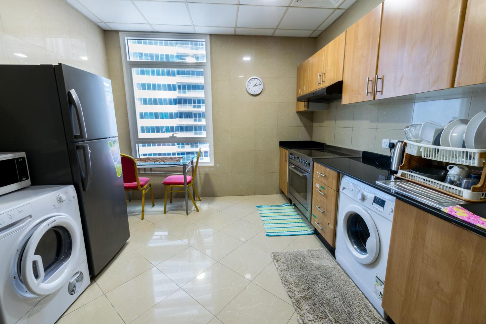 Big Rooms For ' Girls ' Only At Dubai, Marina Exterior photo
