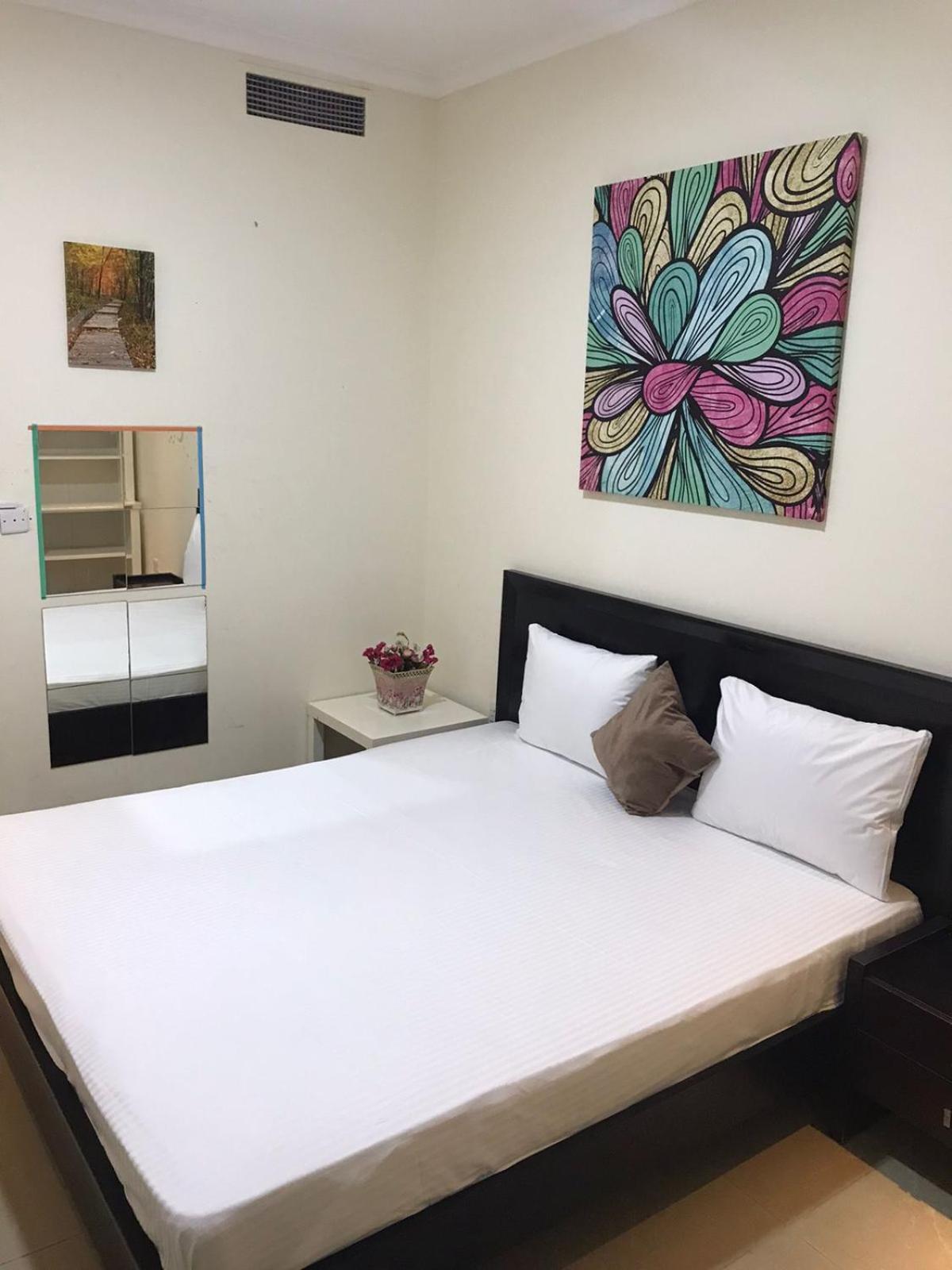 Big Rooms For ' Girls ' Only At Dubai, Marina Exterior photo