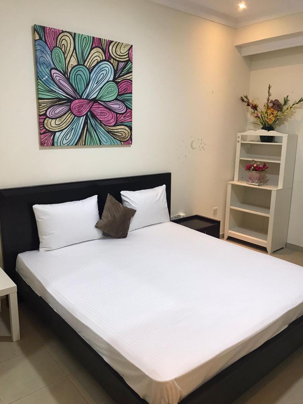 Big Rooms For ' Girls ' Only At Dubai, Marina Exterior photo