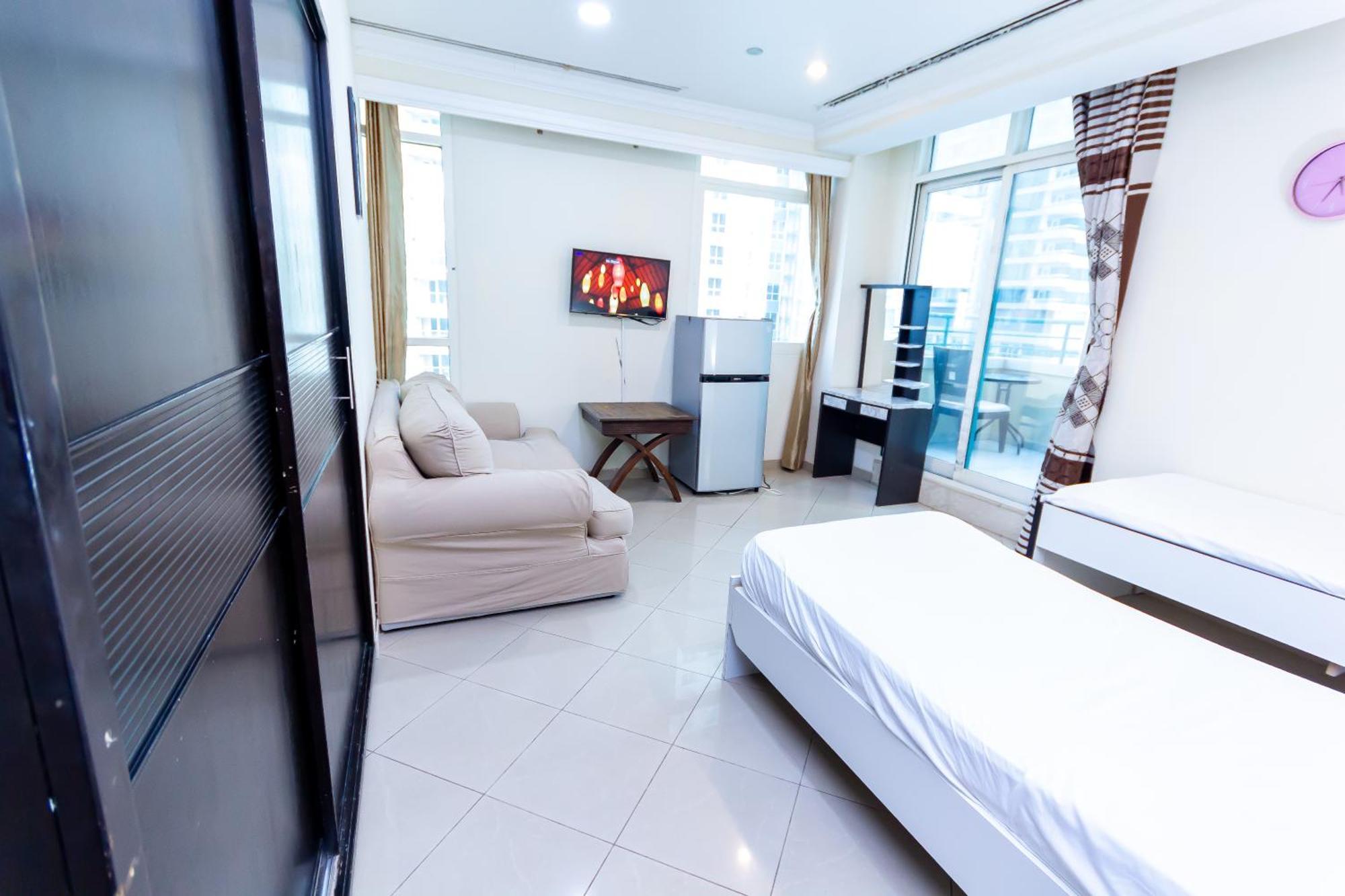 Big Rooms For ' Girls ' Only At Dubai, Marina Exterior photo