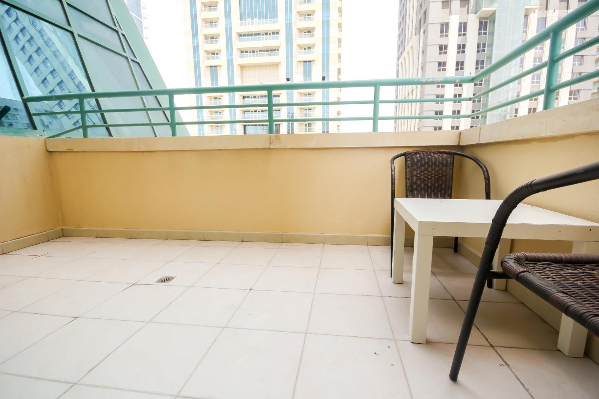 Big Rooms For ' Girls ' Only At Dubai, Marina Exterior photo