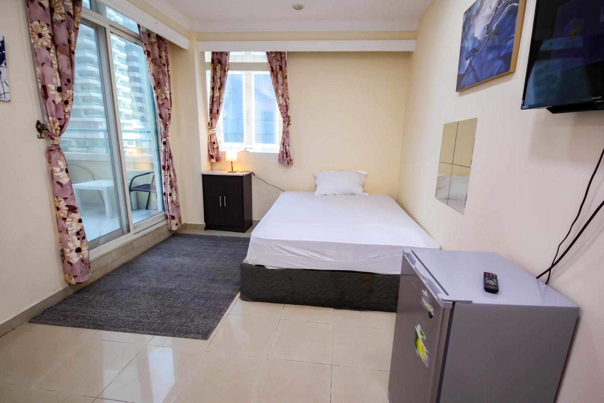 Big Rooms For ' Girls ' Only At Dubai, Marina Exterior photo